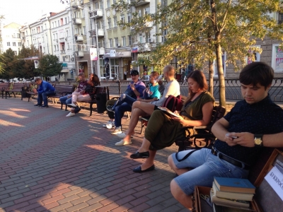 Чтение стихов и урбанистический саунд на закате дня. «Молодёжка open-air» завершает вечера походов «в люди»